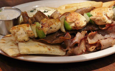 Gyro Plato con Souvlaki de Pollo