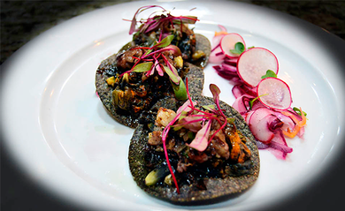 Tostaditas con Tuétano, Huitlacoche y Flor de Calabaza