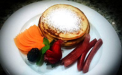 Hot Cakes con Salchicha