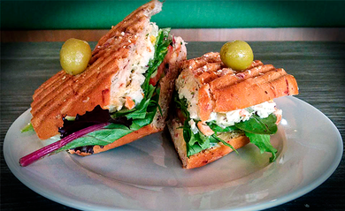Sándwich con Ensalada de Pollo