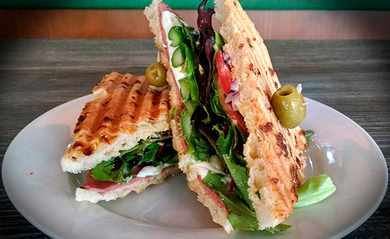 Sándwich de Pastrami,Mozzarella y Espárragos