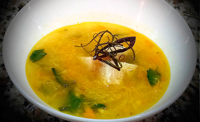 Sopa de Jícama, Espinaca, Flor de Calabaza y Jengibre