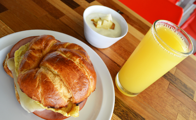 Jelp-App-Tijuana-A-Domicilio-Restaurante-Sandwich de Huevo Con Pavo y Queso Jack